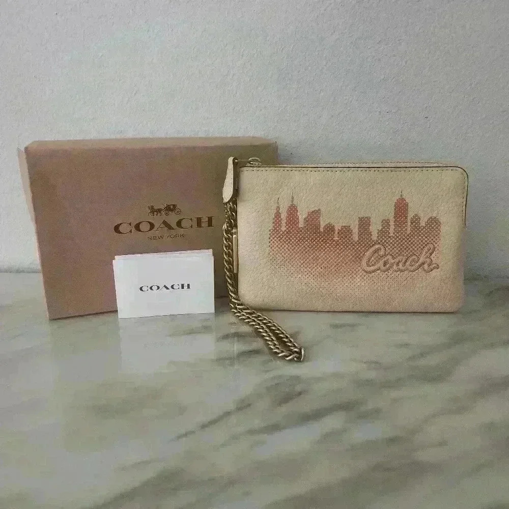 NWOT Coach X Jennifer Lopez Corner Zip Wristlet with NYC Skyline